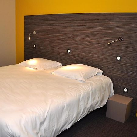 Logis Hotel A La Bonne Auberge 라발 외부 사진
