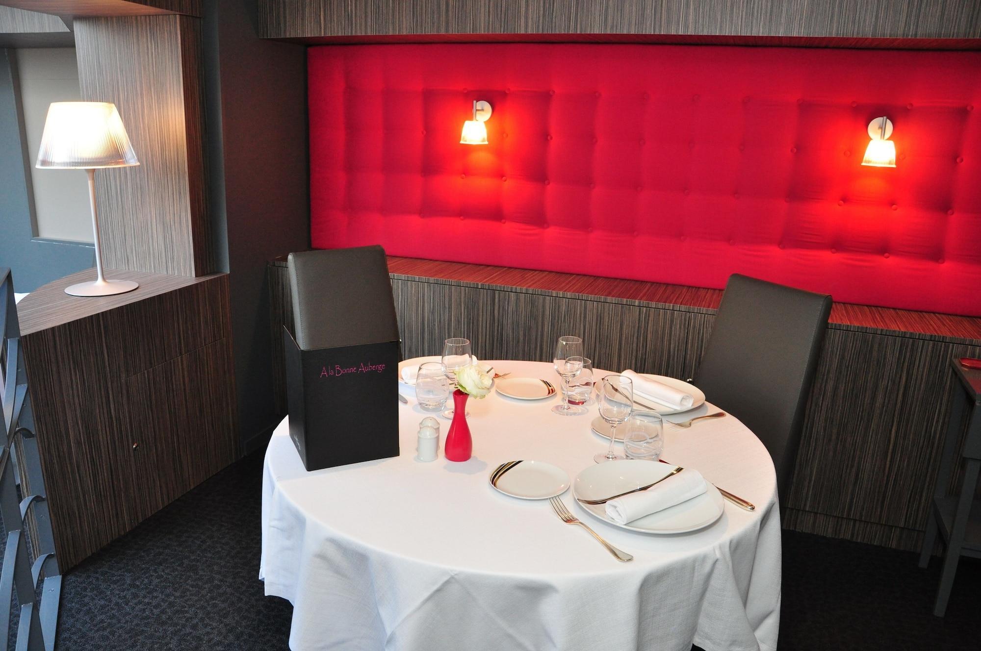 Logis Hotel A La Bonne Auberge 라발 외부 사진