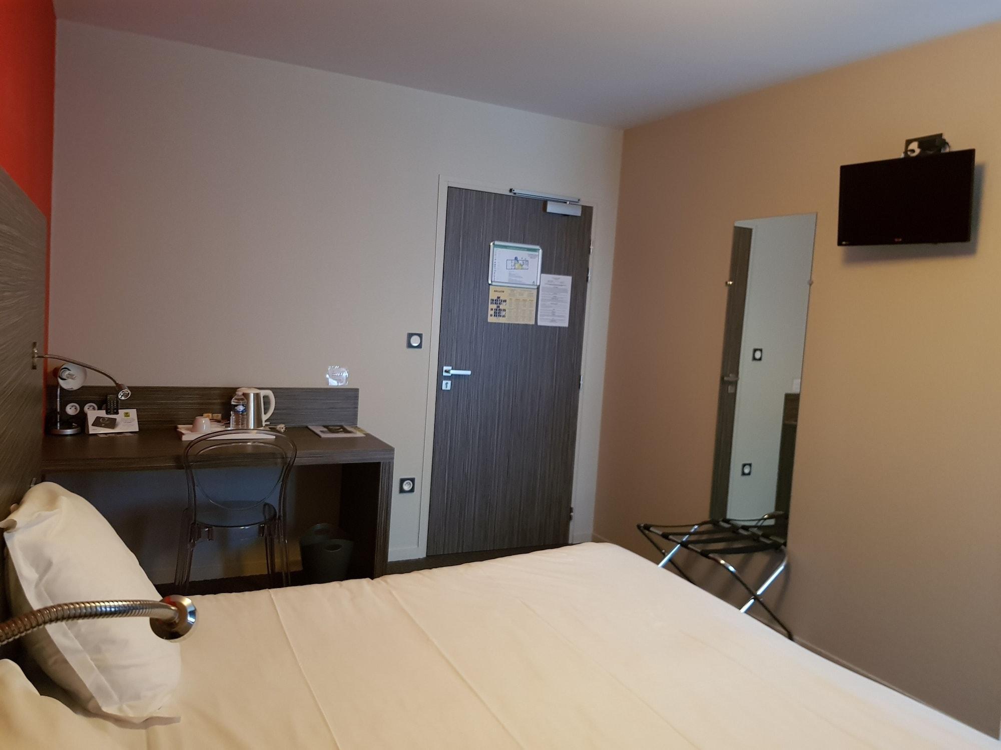 Logis Hotel A La Bonne Auberge 라발 외부 사진