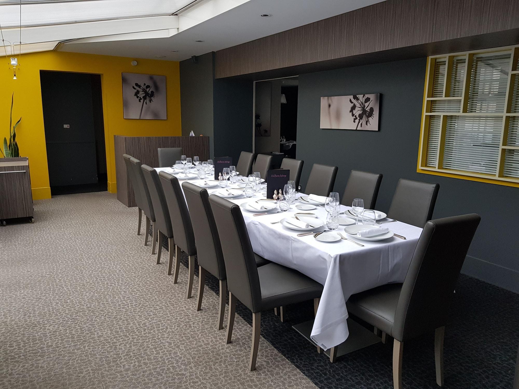 Logis Hotel A La Bonne Auberge 라발 외부 사진