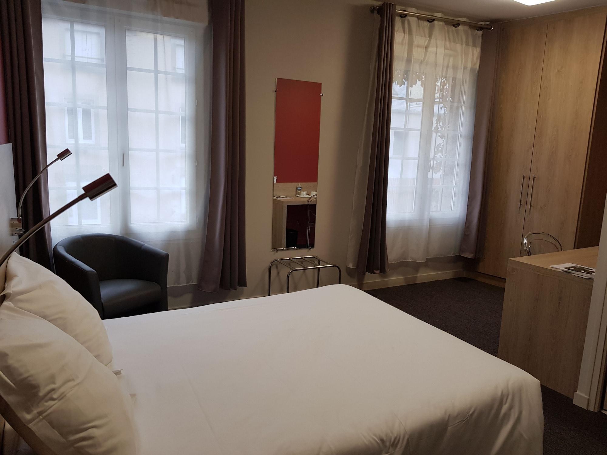 Logis Hotel A La Bonne Auberge 라발 외부 사진