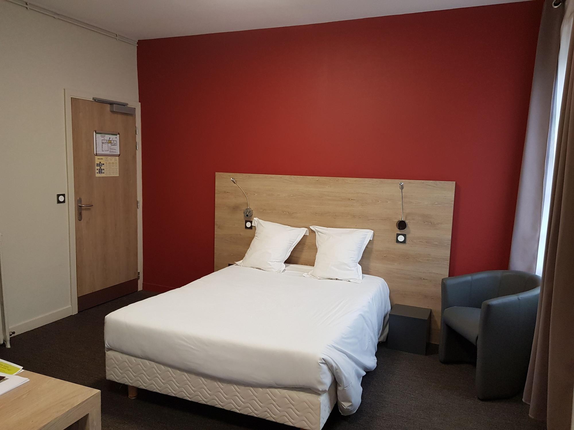 Logis Hotel A La Bonne Auberge 라발 외부 사진